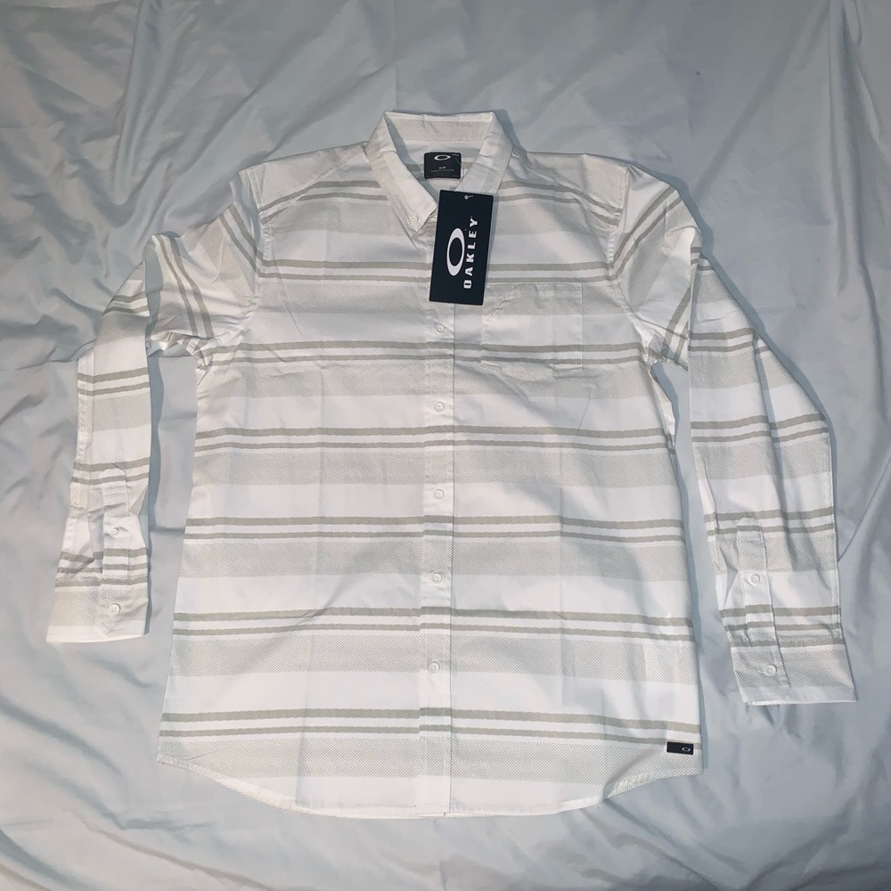 Oakley casual button down shirt - Picture 6 of 6